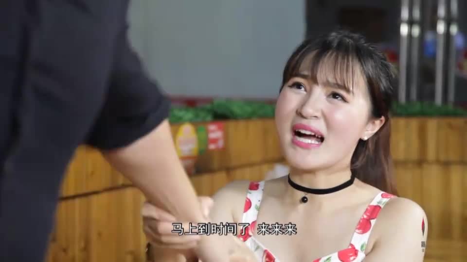 警察美女流氓游戏手势 警察美女流氓游戏手势